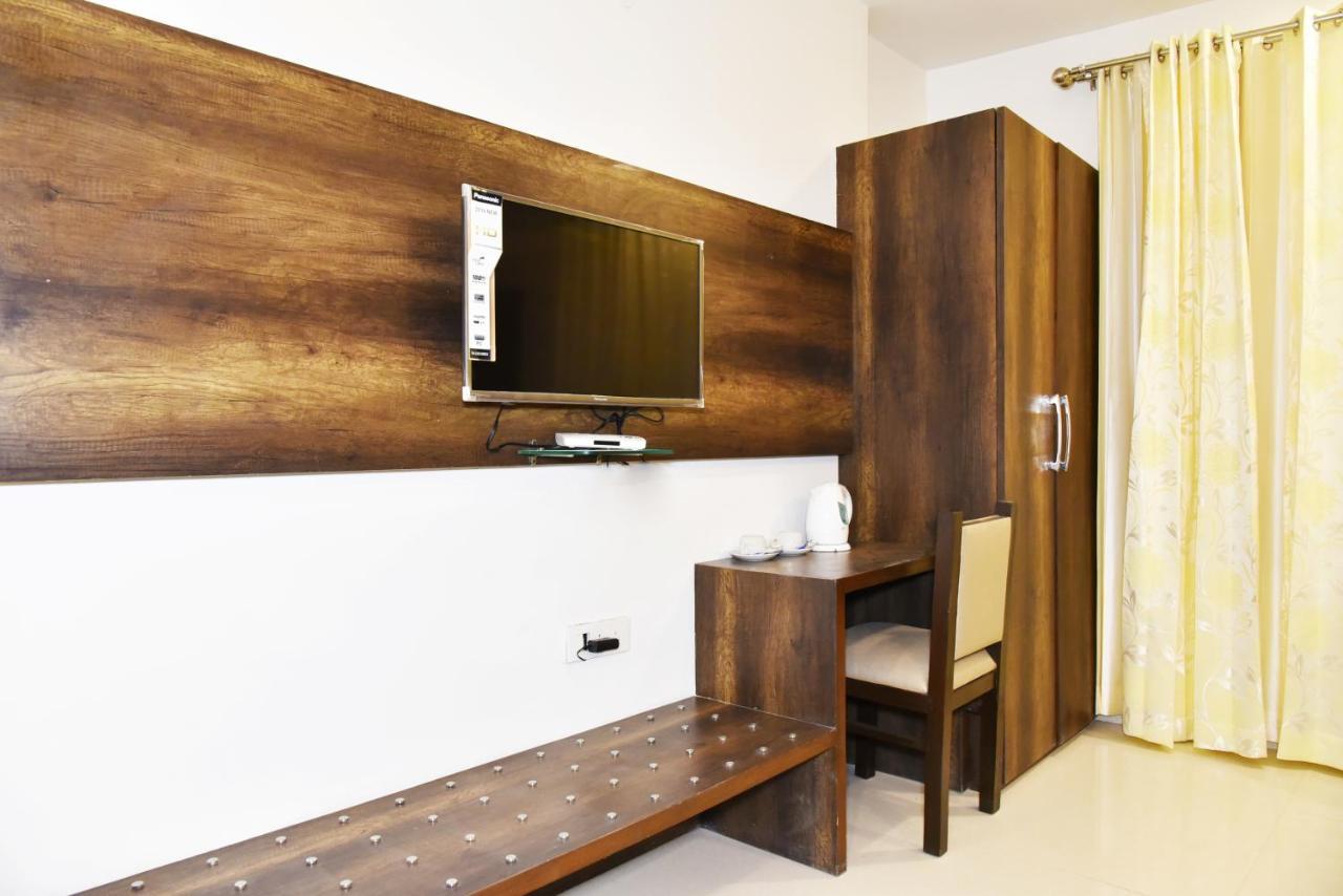 אמריצר Hotel Hollywood Heights Near Railway Station מראה חיצוני תמונה