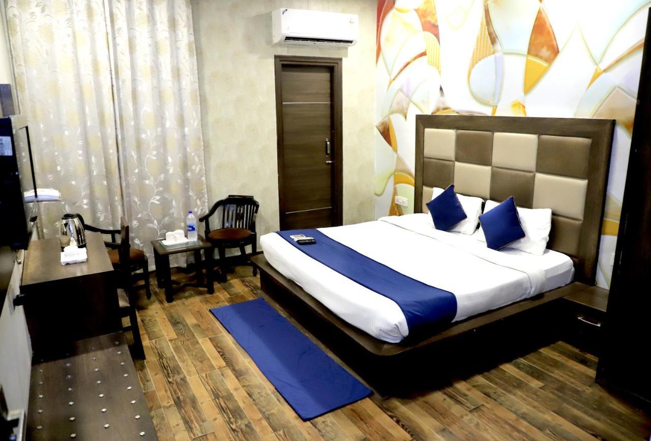 אמריצר Hotel Hollywood Heights Near Railway Station מראה חיצוני תמונה